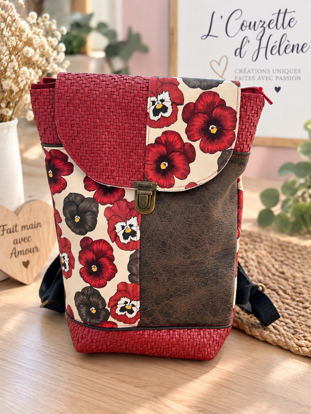 🎒 Sac à dos artisanal en cuir – Fleuri