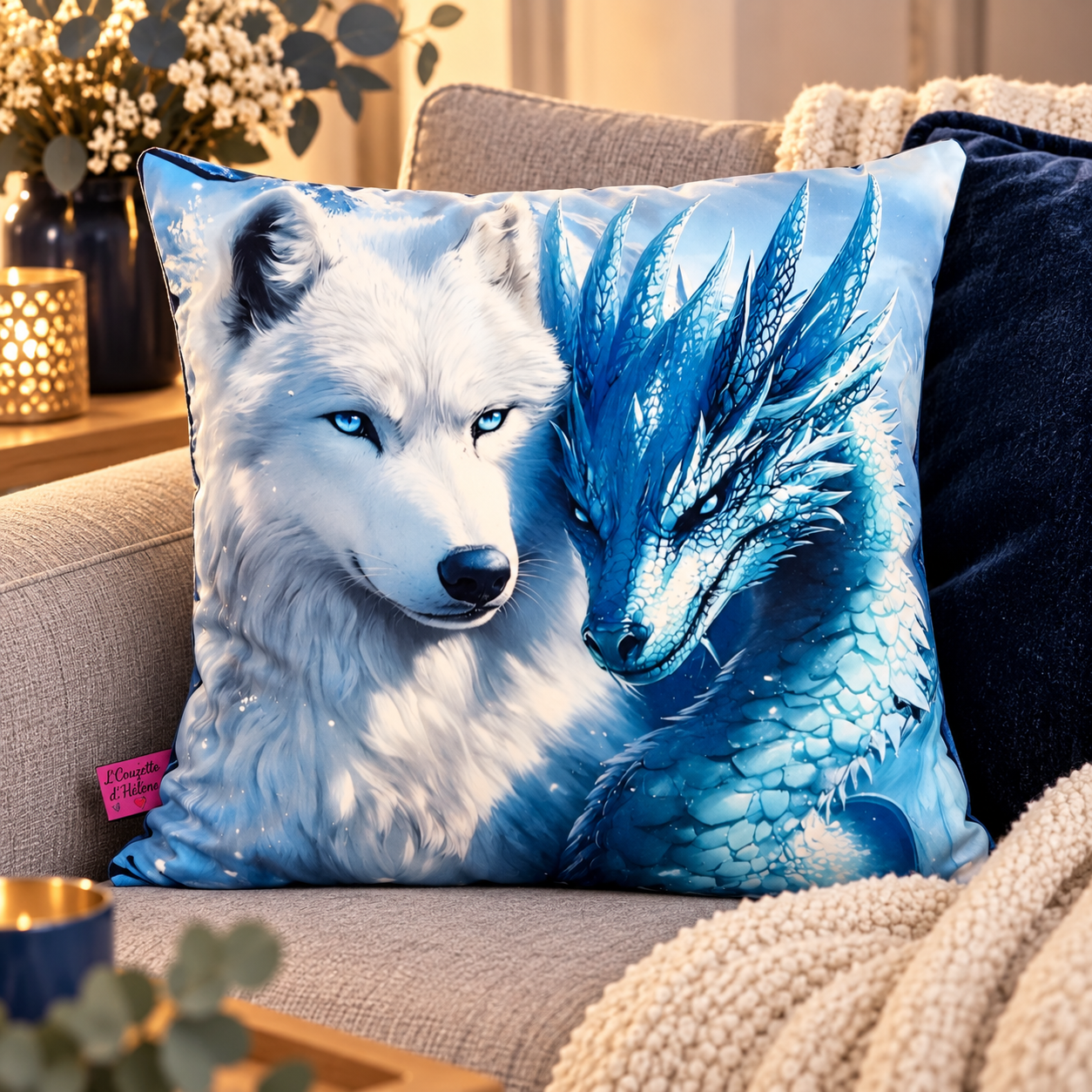 Coussin en velours loup et dragon – Image 2