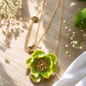 Collier fleur naturel en résine
